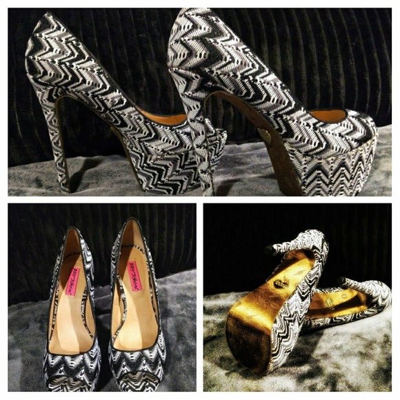 Betsey Johnson 6.5" heel w/platform toe - Picture 1 of 1